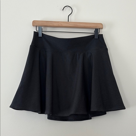 Old Navy Extra High-Waisted Cloud+ Skort with Biker Shorts Black Size L - Picture 2 of 12